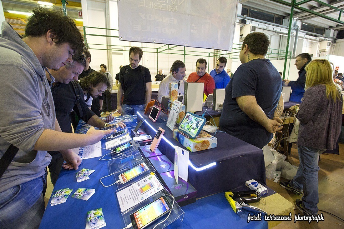 Radioamatore-Pordenone-2014-011 Radioamatore Pordenone 2014 011 Il grande Market per fare shopping tecnologico in fiera